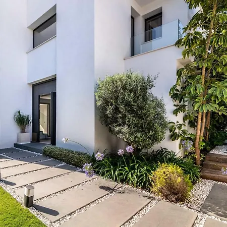 Βίλα Modern In *